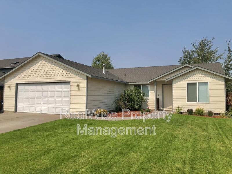 735 NE Negus Pl in Redmond, OR - Building Photo