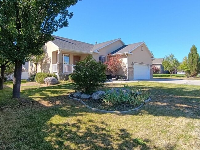 5959 Moon Shadow Dr in Herriman, UT - Building Photo - Building Photo