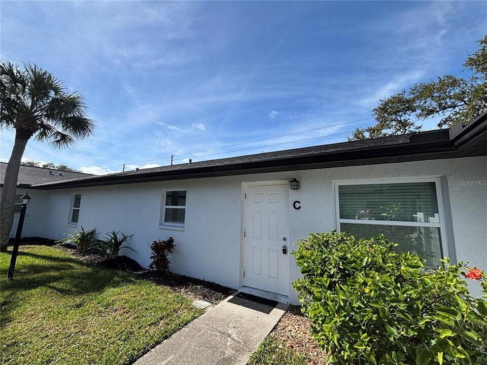 5807 Erin Ln S in St. Petersburg, FL - Building Photo