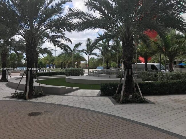 7751 NW 107th Ave, Unit 707 in Doral, FL - Building Photo - Building Photo