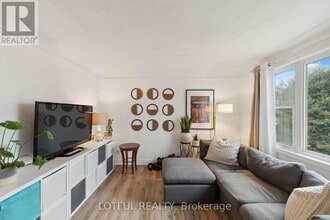 2427 Ave du Chasseur in Ottawa, ON - Building Photo - Building Photo