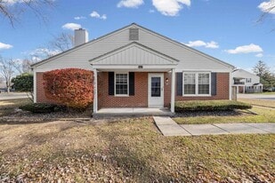 24692 N Meadow Dr, Unit 9 / 3 in Harrison Township, MI - Building Photo