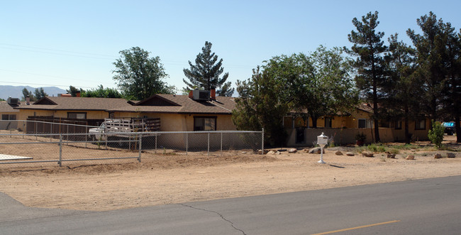 20120 Zuni Rd in Apple Valley, CA - Building Photo - Building Photo