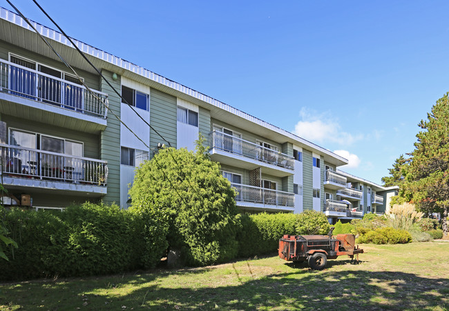 Firhaus Apartment in White Rock, BC - Building Photo - Building Photo