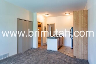745 S 900 E in Salt Lake City, UT - Foto de edificio - Building Photo