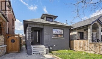 464 Maybank Ave in Toronto, ON - Building Photo