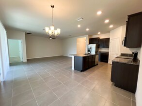 13681 Paddington Wy in Spring Hill, FL - Foto de edificio - Building Photo