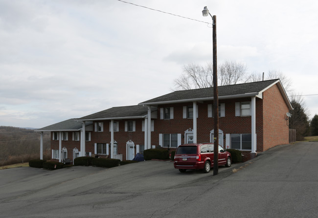 Lin Don Townhouses in Halifax, PA - Foto de edificio - Building Photo