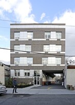 71-13 60th Ln in Flushing, NY - Building Photo