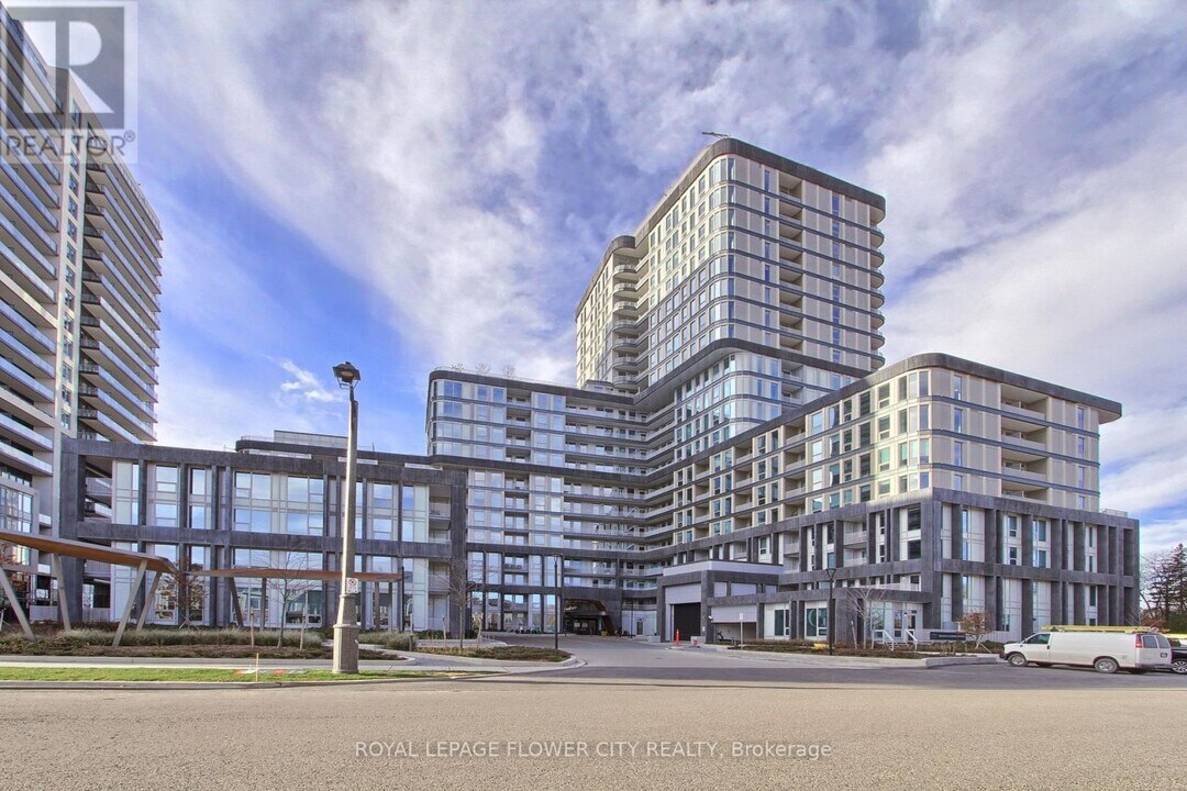 3240 William Coltson Ave in Oakville, ON - Building Photo