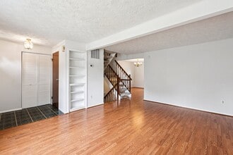 7994 Tyson Oaks Cir in Vienna, VA - Building Photo - Building Photo
