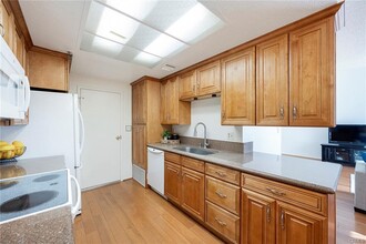 5581 Crescent Ave in Cypress, CA - Foto de edificio - Building Photo