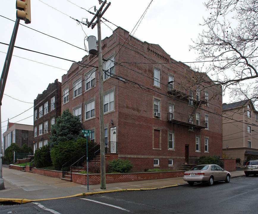 1009 Avenue C in Bayonne, NJ - Building Photo