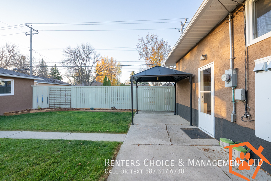 Cat Friendly Basement Suite with Driveway ... in Lethbridge, AB - Building Photo