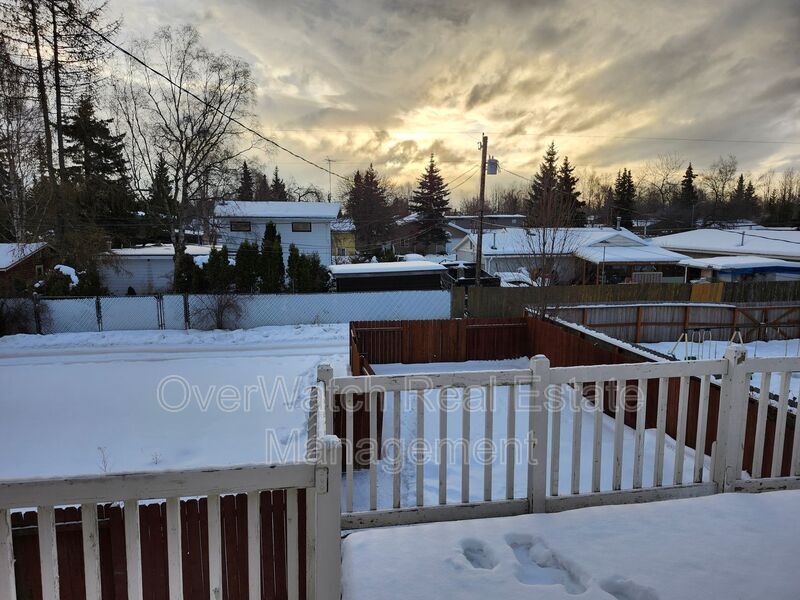 1808 Cleveland Ave in Anchorage, AK - Building Photo