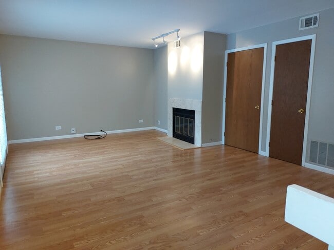 683 Rosner Dr in Roselle, IL - Building Photo - Building Photo