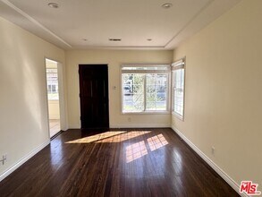 4229 Sutro Ave in Los Angeles, CA - Building Photo - Building Photo