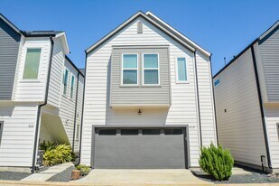 310 Cyclamen St in Houston, TX - Building Photo