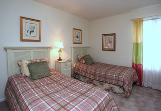 Terrace Oaks & Olde Battleground in Greensboro, NC - Foto de edificio - Interior Photo
