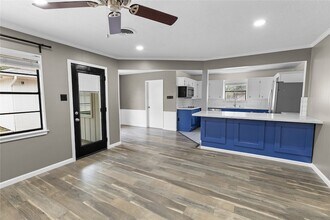 302 Shadow Creek Dr in El Lago, TX - Building Photo - Building Photo