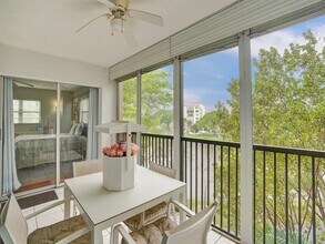 2208 S Cypress Bend Dr in Pompano Beach, FL - Building Photo - Building Photo