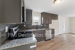 247 Shadyside Ave in Bonner Springs, KS - Building Photo