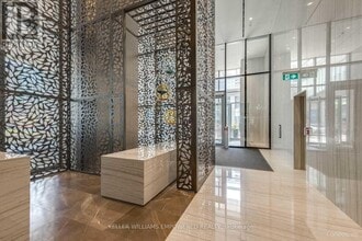 100 Harbour St in Toronto, ON - Building Photo - Building Photo