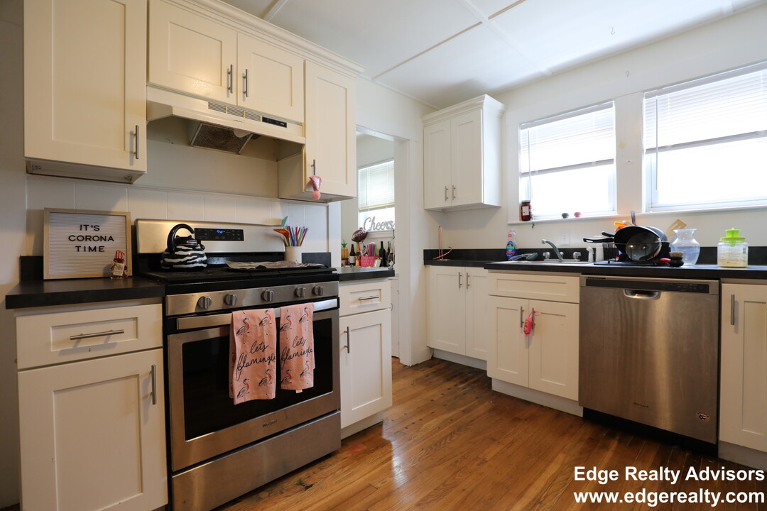 34 Ranelegh Rd, Unit 2 in Boston, MA - Building Photo