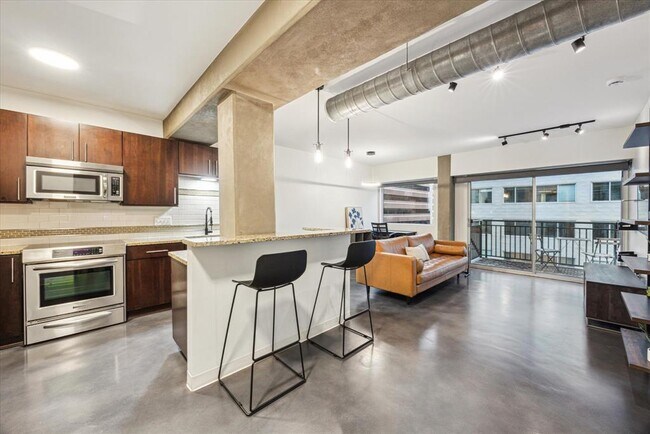 property at 800 Brazos St