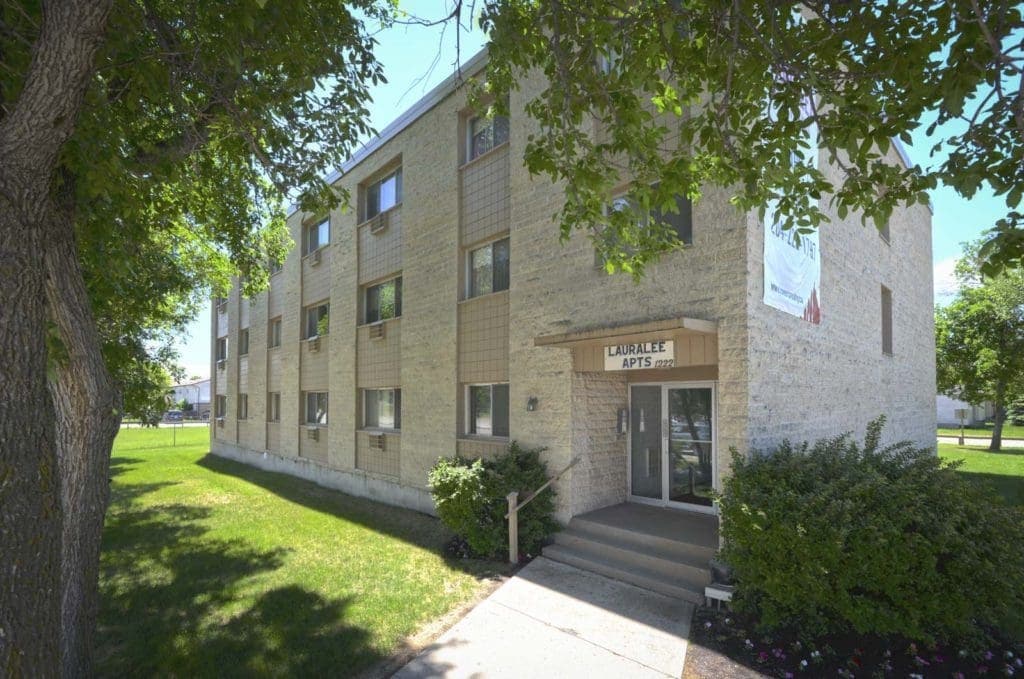 1222 Plessis Rd in Winnipeg, MB - Building Photo