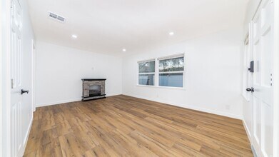 5816-5818 Kester Ave in Los Angeles, CA - Building Photo - Building Photo