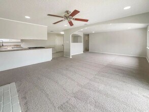 5921 Hillsdale Blvd in Sacramento, CA - Building Photo - Building Photo