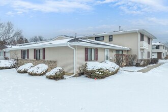 Weathersfield Commons in Schaumburg, IL - Building Photo - Building Photo