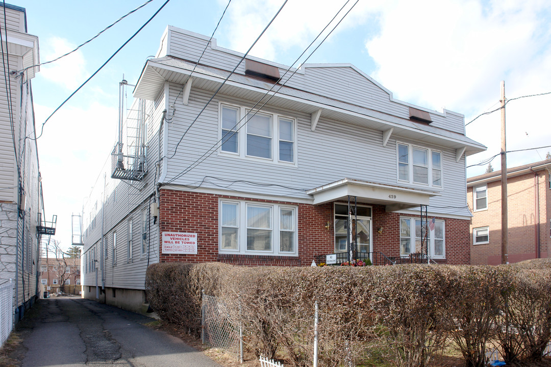 429 Rosehill Pl in Elizabeth, NJ - Building Photo