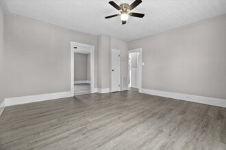 1301 Pine St in Highland, IL - Building Photo - Building Photo