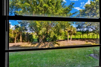 6073 Balboa Cir in Boca Raton, FL - Building Photo - Building Photo