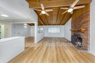 27220 Seco Canyon Rd in Santa Clarita, CA - Building Photo - Building Photo