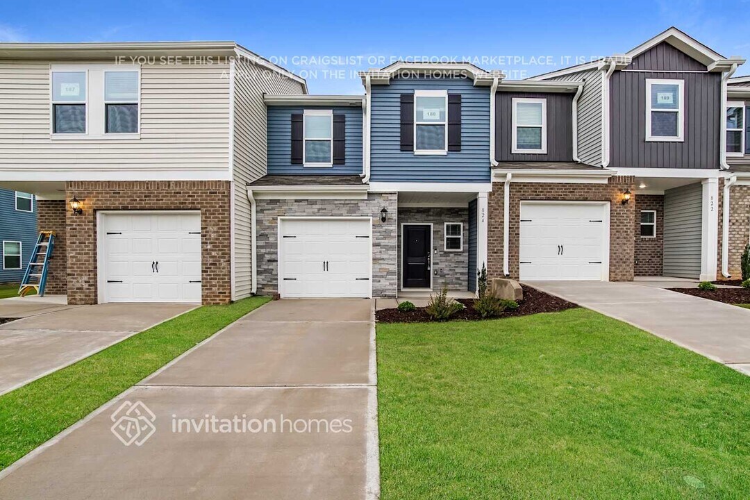 824 Holiday Pk Ln in Knightdale, NC - Building Photo