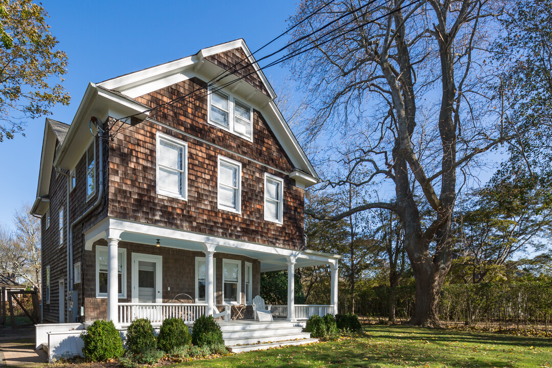 35 Meeting House Ln in Amagansett, NY - Building Photo