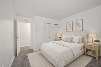 Somerford Square Apartments in Lancaster, OH - Foto de edificio - Building Photo