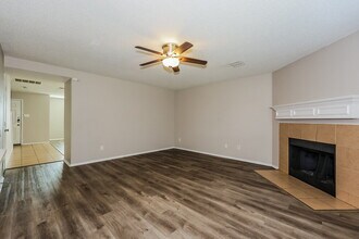 7024 Lake Jackson Dr in Arlington, TX - Building Photo - Building Photo