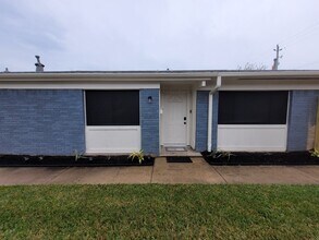 1815 Bahama Dr in Seabrook, TX - Building Photo - Building Photo