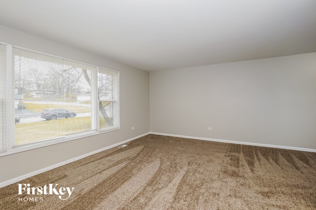 660 Sullivan Ln in University Park, IL - Foto de edificio - Building Photo