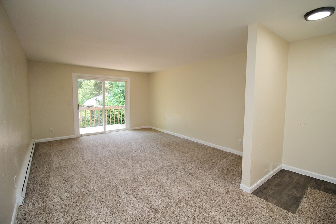 11102-11130 SW 62nd Ave in Portland, OR - Building Photo