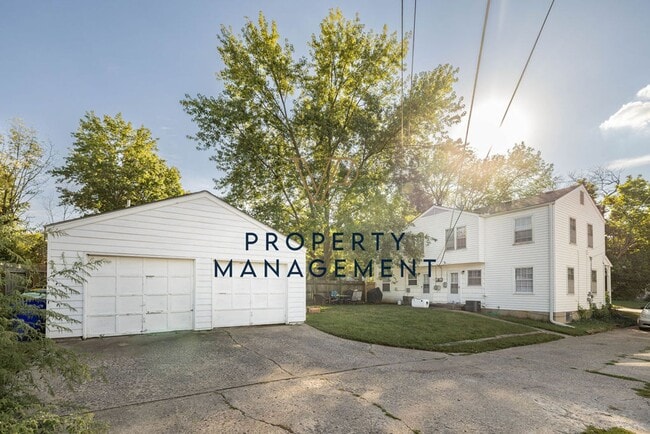 6643-6645 Floyd St in Overland Park, KS - Building Photo - Building Photo