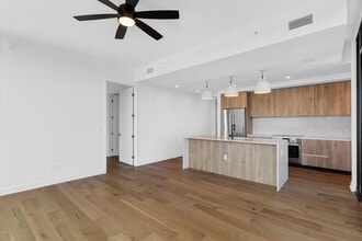 84 East Ave in Austin, TX - Foto de edificio - Building Photo