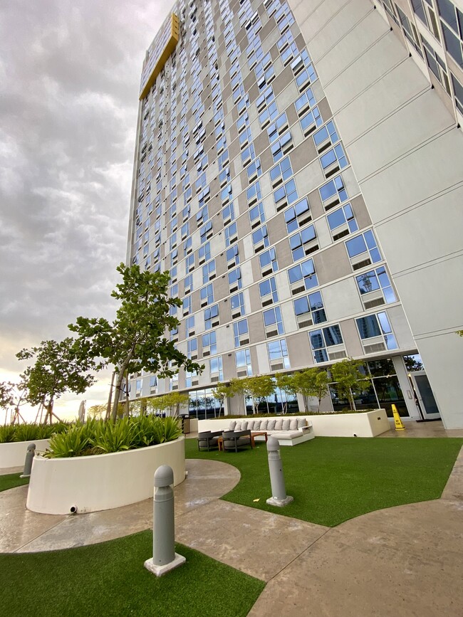 property at 988 Halekauwila St