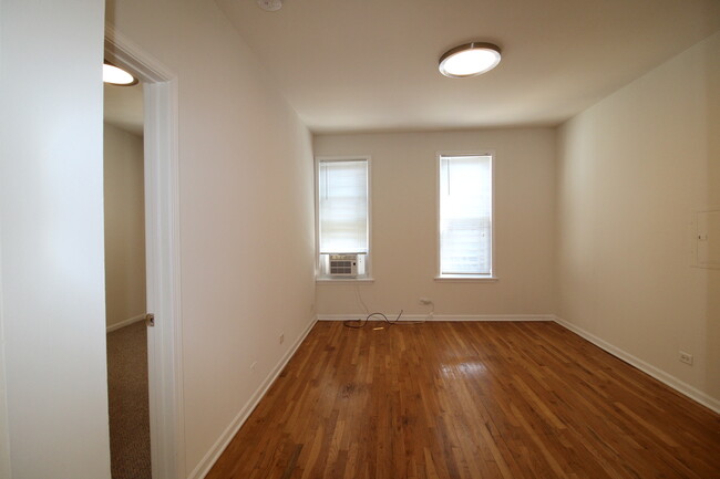 1425 W Cullerton St, Unit 3R in Chicago, IL - Building Photo - Building Photo