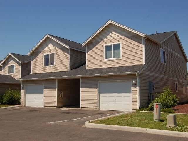 Sunridge Townhomes in Sunnyside, WA - Foto de edificio