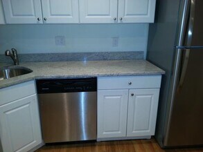 324 Saint Paul St, Unit 6 in Brookline, MA - Building Photo - Building Photo